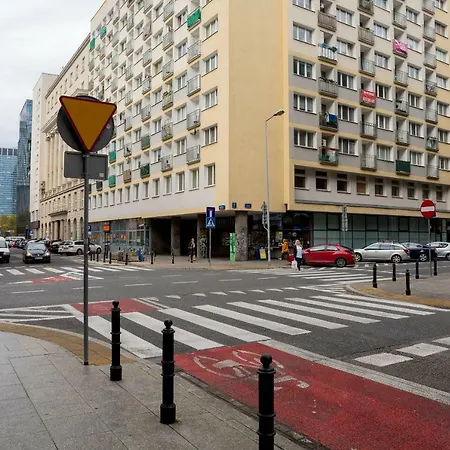 Metro Swietokrzyska * ורשה